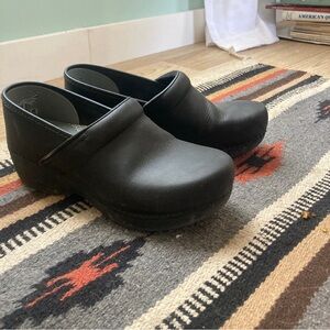 Dansko XP 2.0 clogs size 39